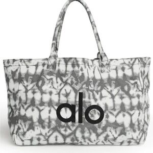Alo Yoga Shopper Tote